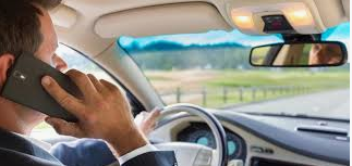 Quels comportements téléphoniques au volant sont interdits ?